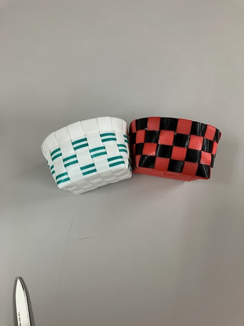 sobominamina's tweet photo. PPバンドは長期保管品や初期の頃の品から安売りしていきます。売れなさそうなのも一応持っていく(^^ゞ
最近作ったのはぷちまる迄残ってたら、安くする、かもしれない。安くしたくないのよ～
動物園ストラップは半額予定。

写真は100～150円の商品。

#北海道 #旭川市 #就労支援施設 #創房みな・みな https://t.co/cLO7SKIVR8