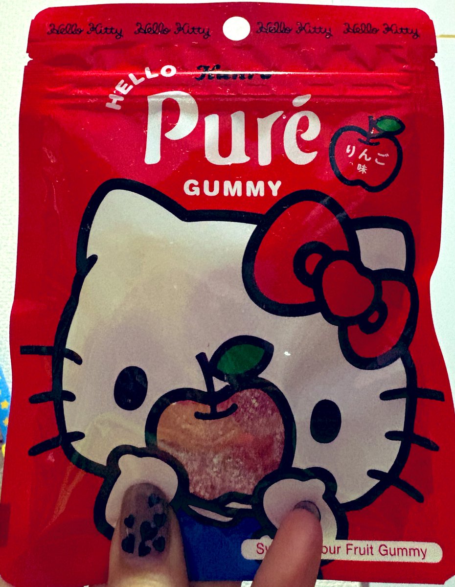 mii6215's tweet photo. #fammスクール
#素敵なデザイン
大好きなピュレグミの、かわいいキティちゃんパッケージ🍎リンゴ味🍎何種類かあり、どのパッケージもかわいかったです🐱🍎 https://t.co/RbaNvvtFxd