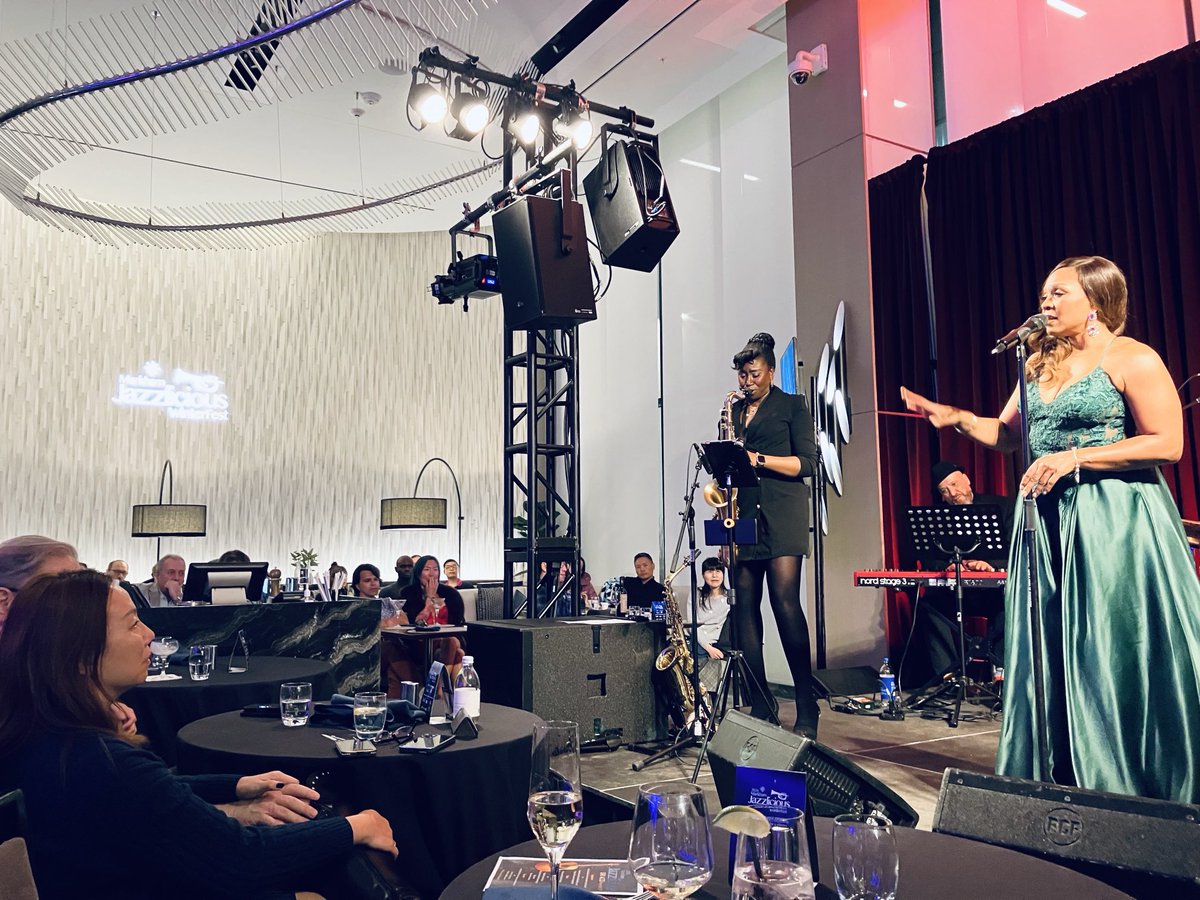 _JosephSilva's tweet photo. Terrific Friday evening at the Markham Jazzlicious Winterfest featuring the super talented Divine Brown #markhamismore https://t.co/FFCB4dsPYw