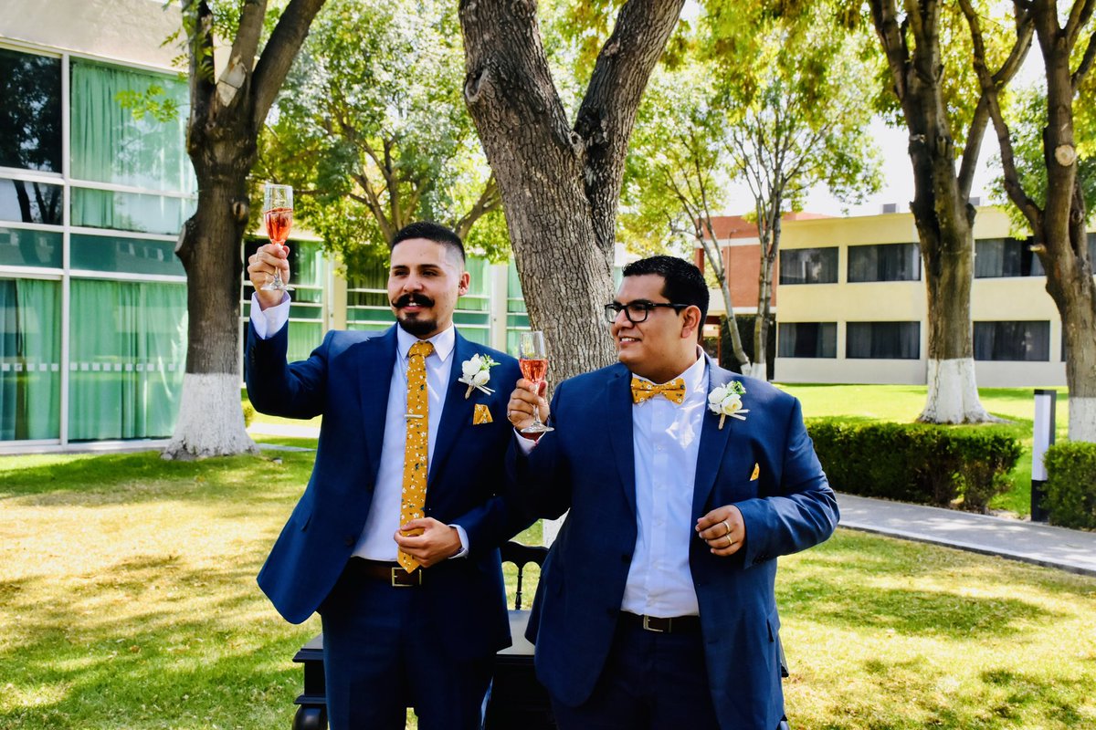 RorroMayen's tweet photo. 5 años de matrimonio. El mejor esposo, el amor de mi vida! Te amo tanto cosita esponjada! Feliz aniversario! 🥸💛😀 https://t.co/zVGaIIRRqz