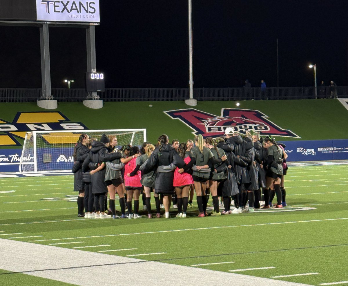 ToreeBelle's tweet photo. Gritty, gritty performance from our @PHSWomensSoc team tonight. They battled until the very end. So proud of these girls and their coaches on a phenomenal showing tonight and season overall. #TheShip #THEoverME #family @Paige_Trujillo_ @Coach_Moore5 https://t.co/Zrcpx1FT1b