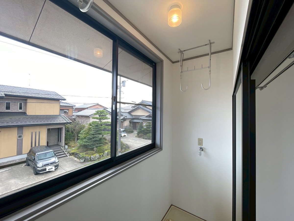 apart_man3588's tweet photo. 人気のインターネット無料「タカノパレス」
2026年3月和室 → 洋室へリフォーム✨使いやすいお部屋に生まれ変わりました👏サンルームとバルコニーを備えています😊
山側環状線・国道8号線へアクセス良好🚗💨通勤やお出かけに便利な立地です。お気軽にお問い合わせください😊
#アパートマン
#2DK https://t.co/iLSu5L5AGG