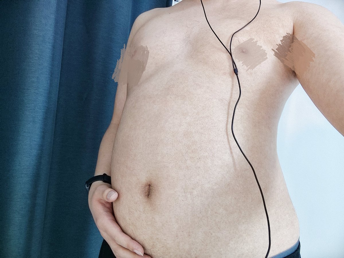 KinichIV's tweet photo. 撑得好难受……
#bellyinflation
#bellystuffing
#撑大肚子
#mpreg
#malepregnancy 
#gains https://t.co/jwVCdjbwxP
