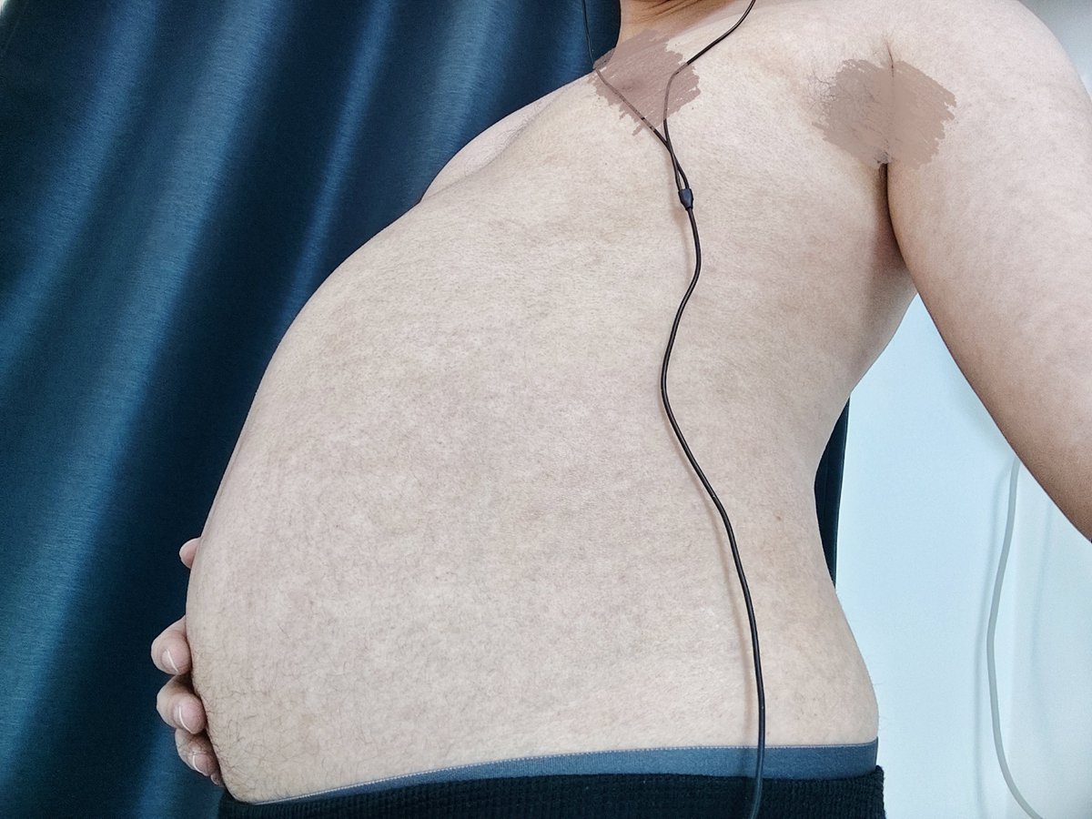 KinichIV's tweet photo. 撑得好难受……
#bellyinflation
#bellystuffing
#撑大肚子
#mpreg
#malepregnancy 
#gains https://t.co/jwVCdjbwxP