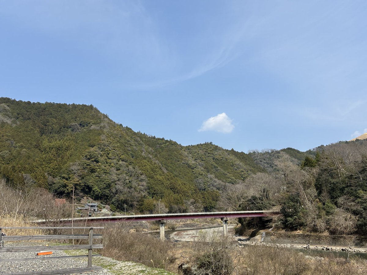 本日は吉野🏕️
そして目の前は吉野川🏞️
最高の天気とロケーション☀️