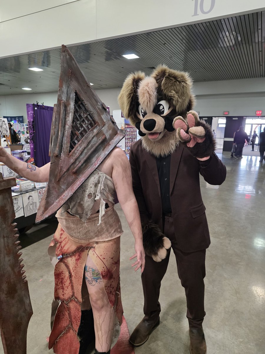 MaxumThePup's tweet photo. Had an amazing time at day 1 of #collectivecon it was so much fun!!! https://t.co/Ryntar5f9w