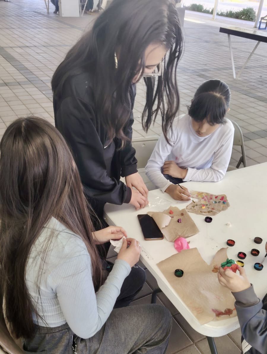 👧🏽🐝👦🏻 Con la entusiasta participación de niñas y niños en edad escolar, la ASPAAUG, en coordinación con el Campus Celaya-Salvatierra, llevó a cabo este 27 de marzo, la edición mensual del programa “Viernes de Ciencia”, en las instalaciones del Domo de la Biblioteca Bicentenario.