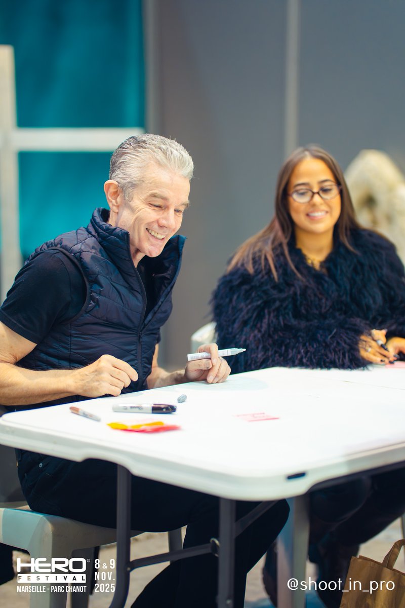 jamie_marsters's tweet image. Pics of the Day: James Marsters in his other happy place... meeting &amp;amp; greeting fans! This time at HeroFestival Marseille 2025 

@JamesMarstersOf #JamesMarsters @HeroFestivalFR #HeroFestivalMarseille #HappyPlace #SmileyJames #AlwaysADelight