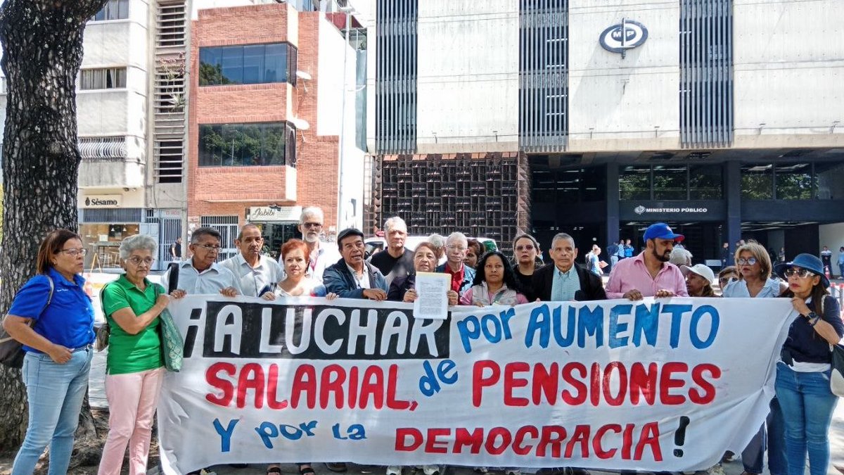 Organizaciones sindicales denunciaron ante el Ministerio Público las agresiones sufridas el #23Mar en la marcha por salarios dignos.

Señalan a colectivos y operadores de la Alcaldía de Caracas. 

Cuerpos de seguridad permitieron provocaciones y obstaculizaron la movilización.