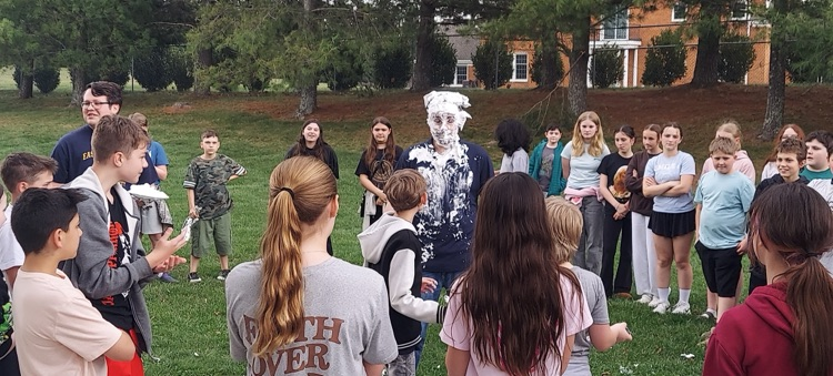 CMSGoBlue's tweet image. Mr. Reynolds had students all in while learning about the three branches of government! From interactive questions to a fun twist—getting to pie him when they answered correctly—students were engaged, laughing, and learning all at once. 🇺🇸🥧📚 #CMS #BestTeachers #LearningIsFun
