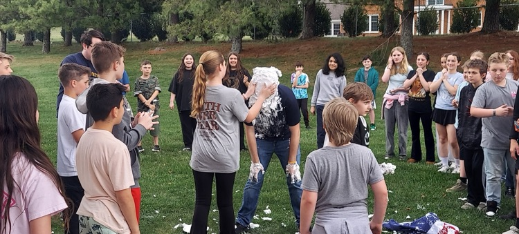 CMSGoBlue's tweet image. Mr. Reynolds had students all in while learning about the three branches of government! From interactive questions to a fun twist—getting to pie him when they answered correctly—students were engaged, laughing, and learning all at once. 🇺🇸🥧📚 #CMS #BestTeachers #LearningIsFun