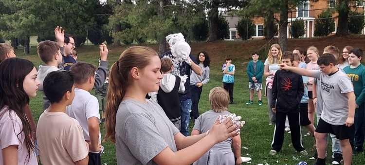 CMSGoBlue's tweet image. Mr. Reynolds had students all in while learning about the three branches of government! From interactive questions to a fun twist—getting to pie him when they answered correctly—students were engaged, laughing, and learning all at once. 🇺🇸🥧📚 #CMS #BestTeachers #LearningIsFun