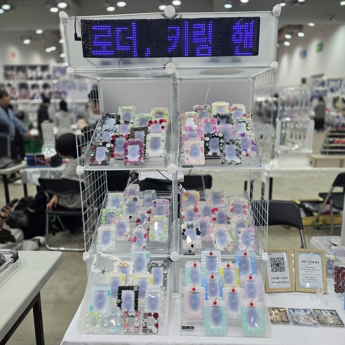 D_ri2022's tweet photo. 3부코
한국 전통 비단 키링 / 탑꾸 / 핸드메이드 키링 판매합니다!
직접 제작한 제품이고 종류 다양하게 준비했어요 😊
C0 07-08 부스입니다!
구경만 하셔도 괜찮으니 편하게 들러주세요! https://t.co/t2B5aJxHIG