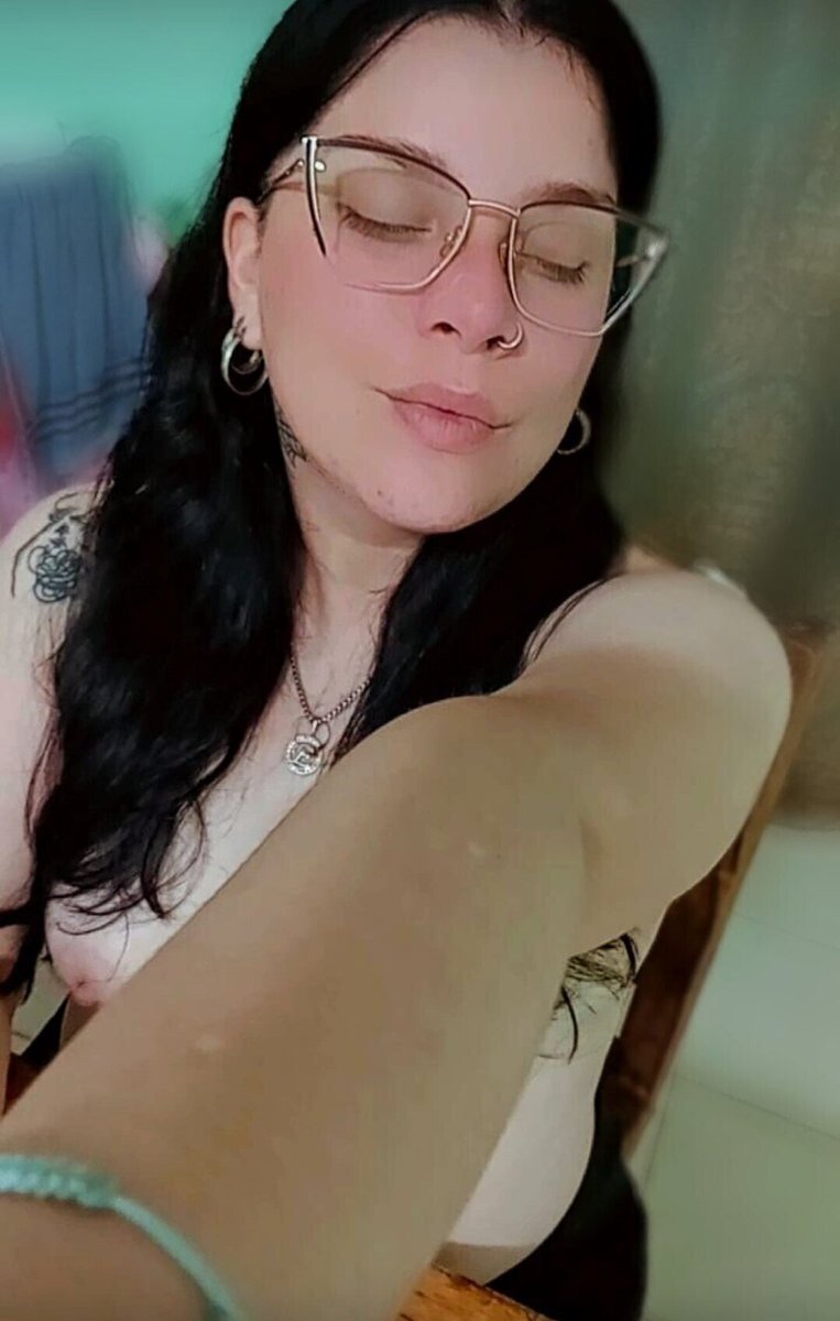 DARKVELVET19251's tweet photo. Ready to worship me Leave your entire salary in my account right now 👠💵 https://t.co/XYeq5zNYbO