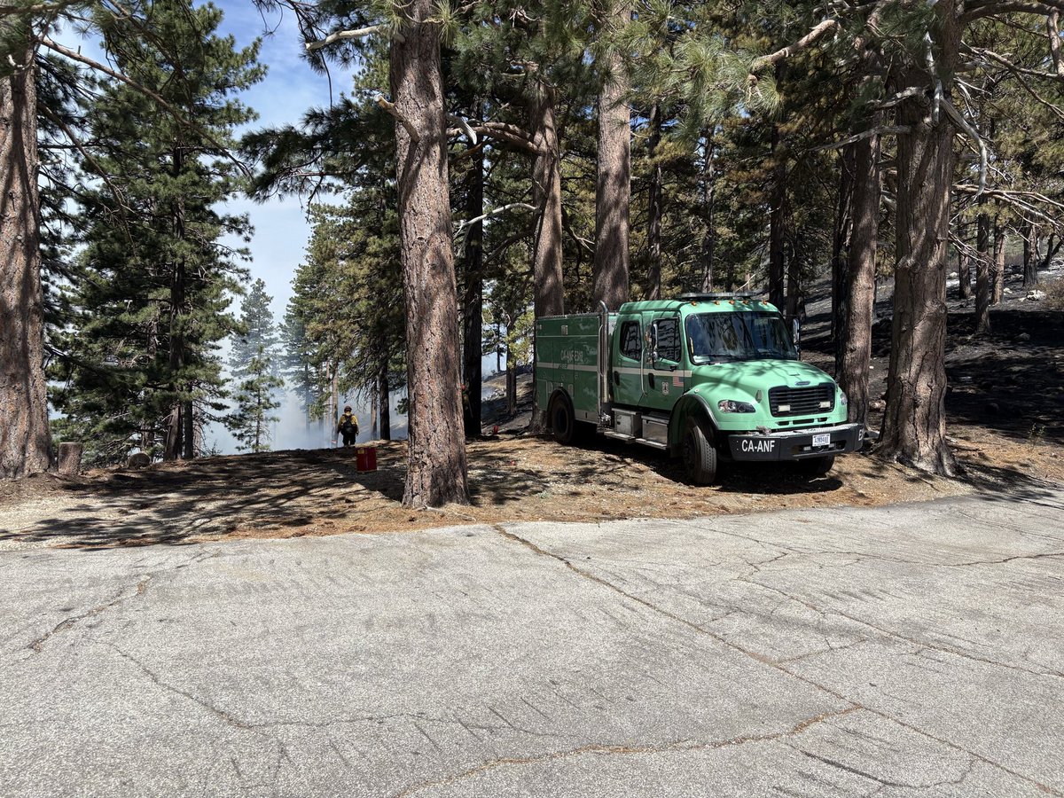 firechiefanf's tweet image. This incredibly important work continues across the #ANF to reduce wildfire risk along fuel breaks, and creating defense zones &amp;amp; defensible space. Prescribed fire is just one of the tools your firefighters are using to treat already over 14K acres this year! 

🇺🇸🔥