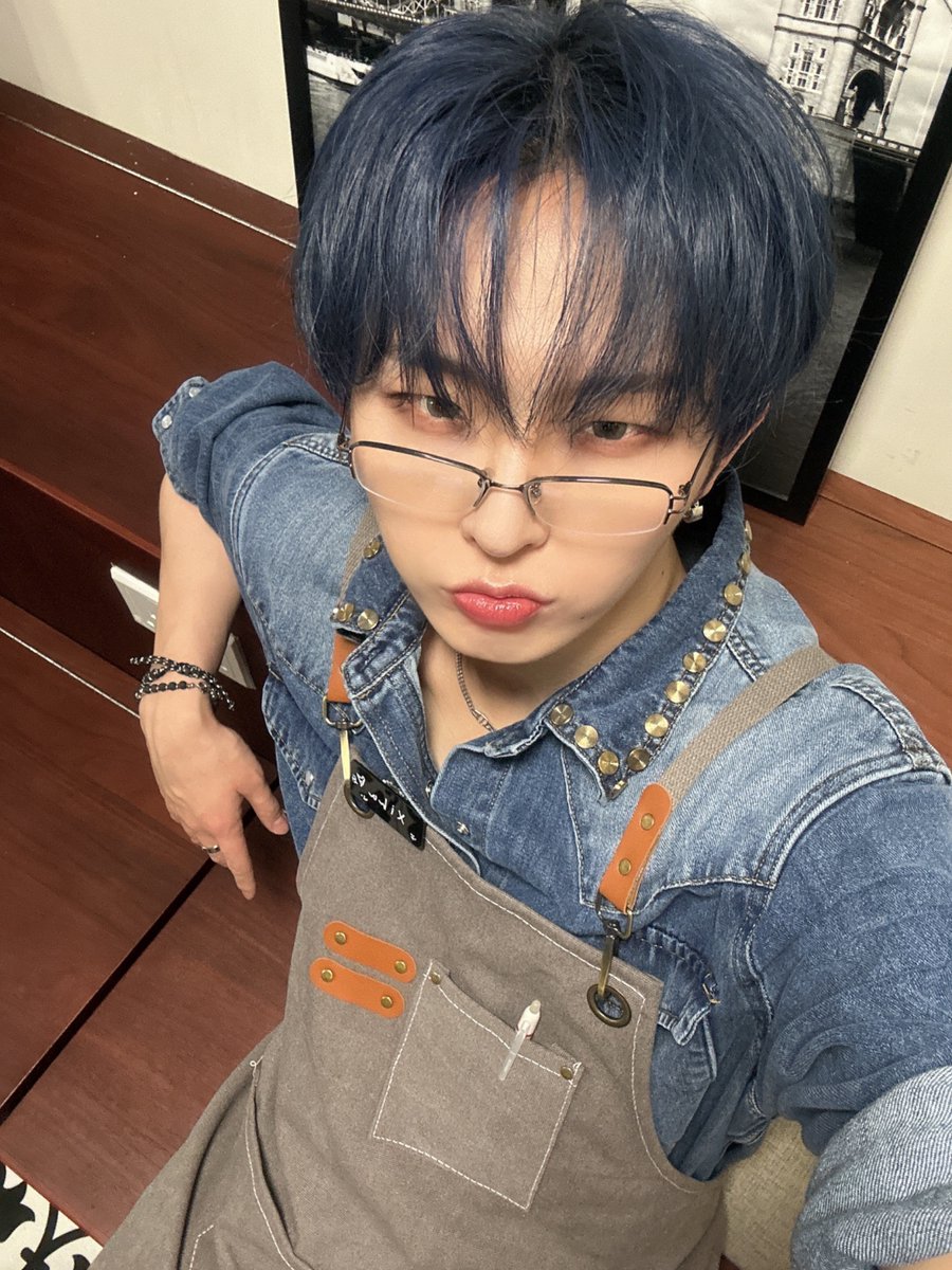 🌸☕️🥖🍞

#XIHA #시하
#NTX #엔티엑스