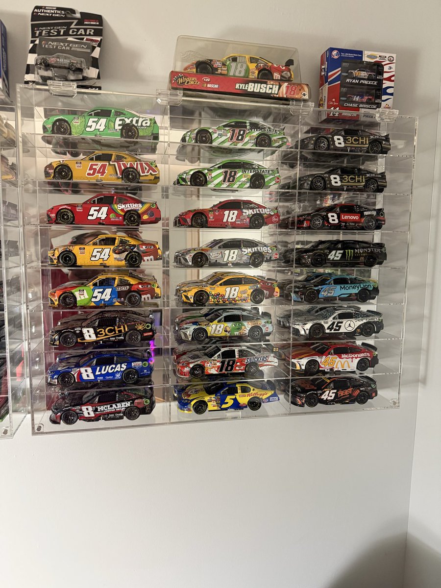 StephenGaul1's tweet photo. @DirtyMoMedia @Lionel_Racing @DaleJr 1:24 variety and customs. Can only upload 4 pics. I’ll do the 1:64s too https://t.co/8evF8wVQYa