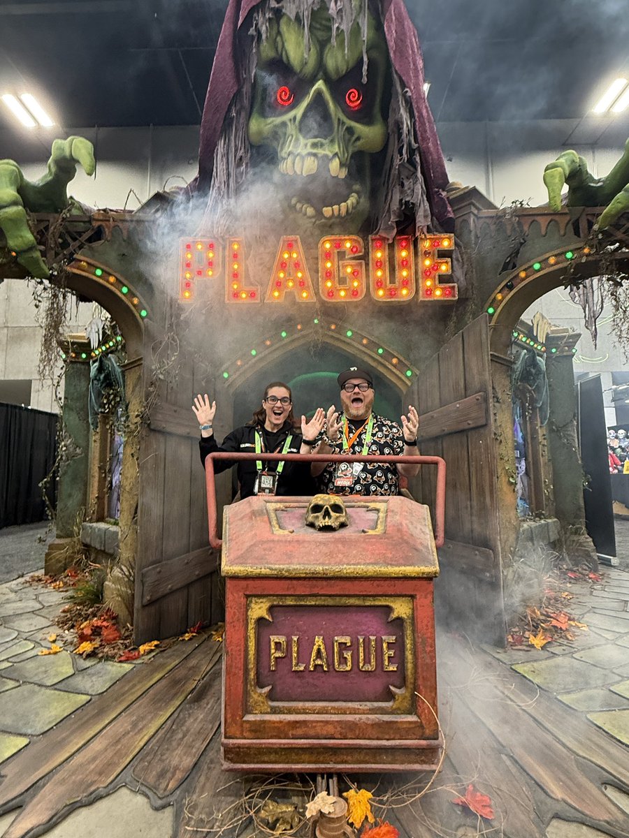 hauntscene's tweet photo. Living our best lives at #Transworld!  So many spooky things and spooky friends!!!   Plus dogs!  @hauntscene_mel @HAAShow https://t.co/2UAgzq6SGo