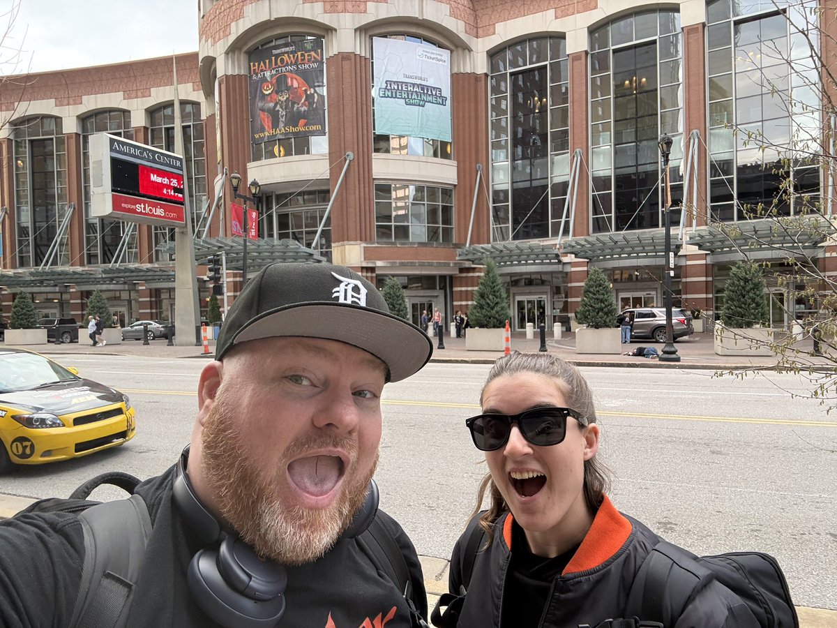 hauntscene's tweet photo. Living our best lives at #Transworld!  So many spooky things and spooky friends!!!   Plus dogs!  @hauntscene_mel @HAAShow https://t.co/2UAgzq6SGo