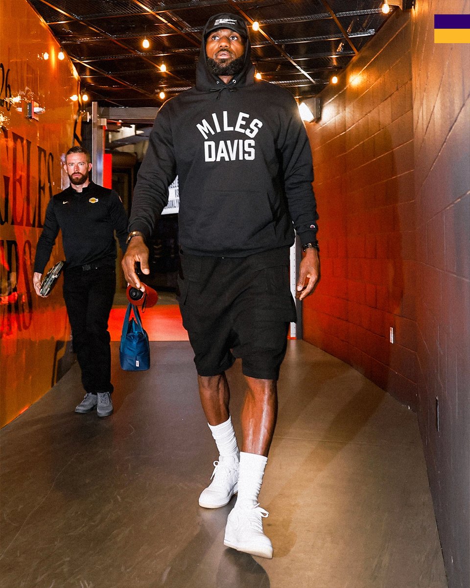 Lakers's tweet photo. On scene 🏠 https://t.co/bVSaFgP24w