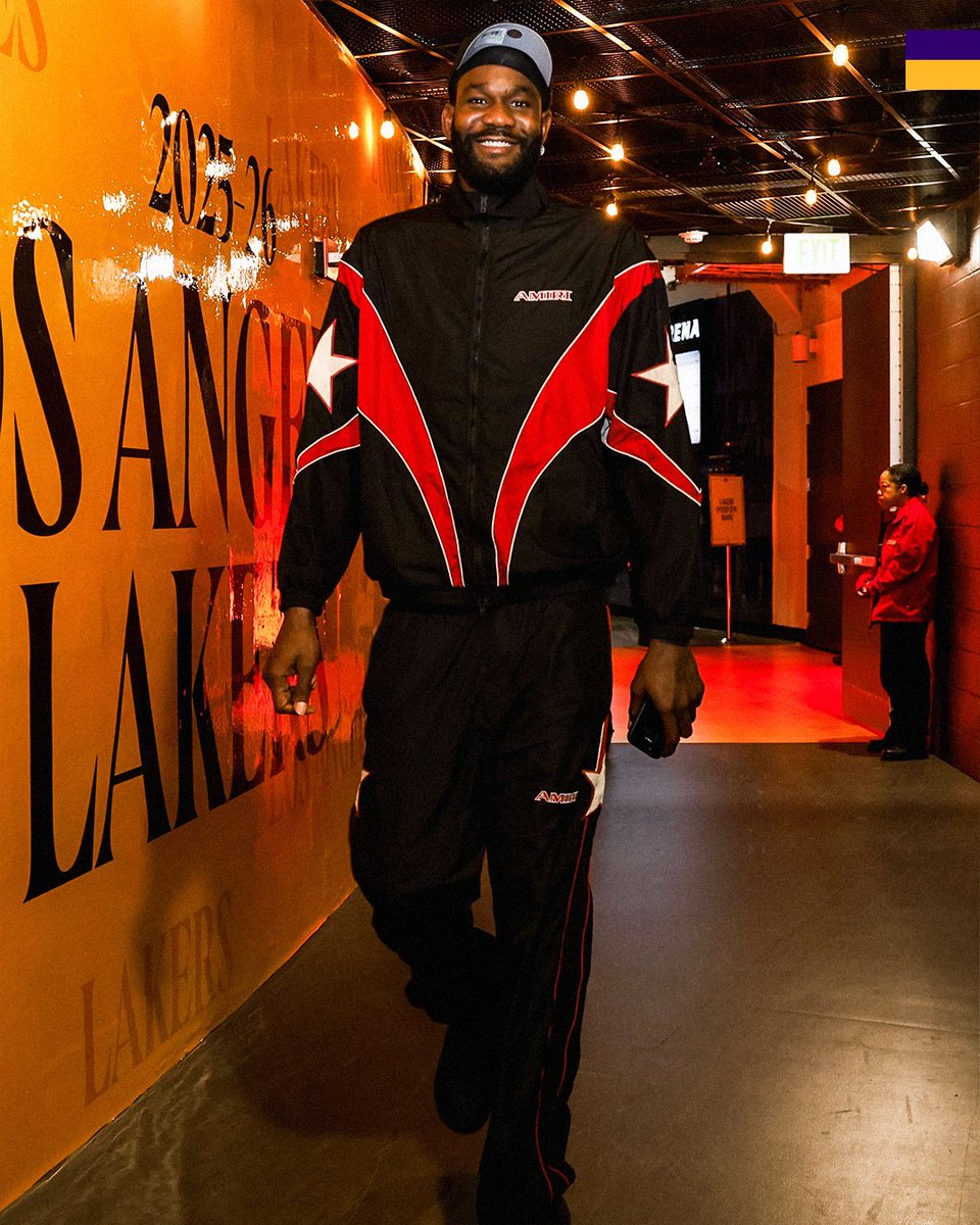 Lakers's tweet photo. On scene 🏠 https://t.co/bVSaFgP24w