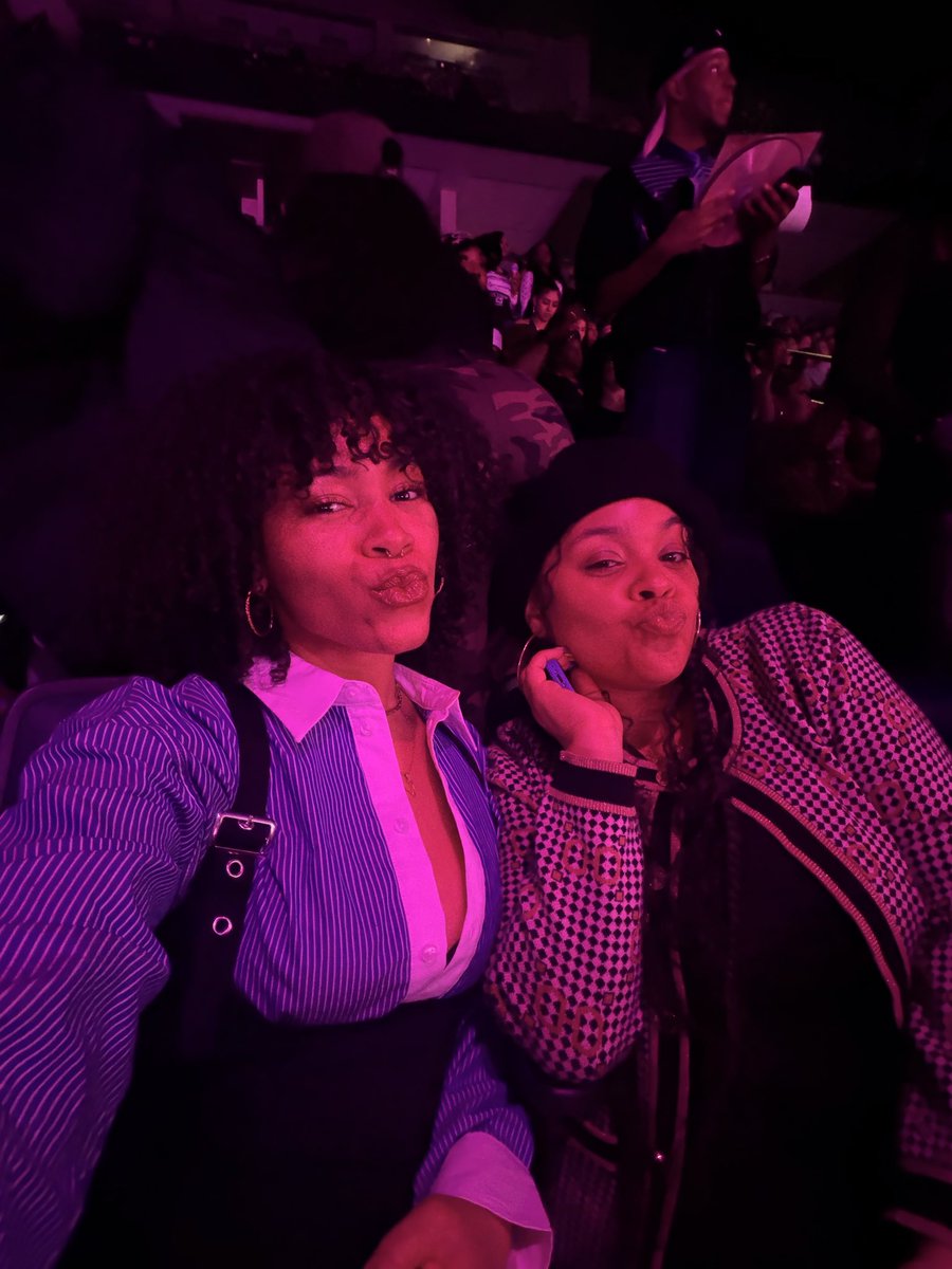 _HighYello's tweet photo. Had to show up &amp; shake some for Cardi ❤️‍🔥

#littlemissdramatour #cardib  #cardi #amithedrama #concert #cardibconcert https://t.co/9Nw8t161na