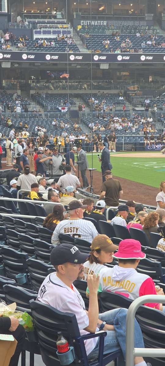 RiesgoDude's tweet photo. Hola @heyscan another @Padres season !!! Lets go ! https://t.co/BmeuPuy9Pz
