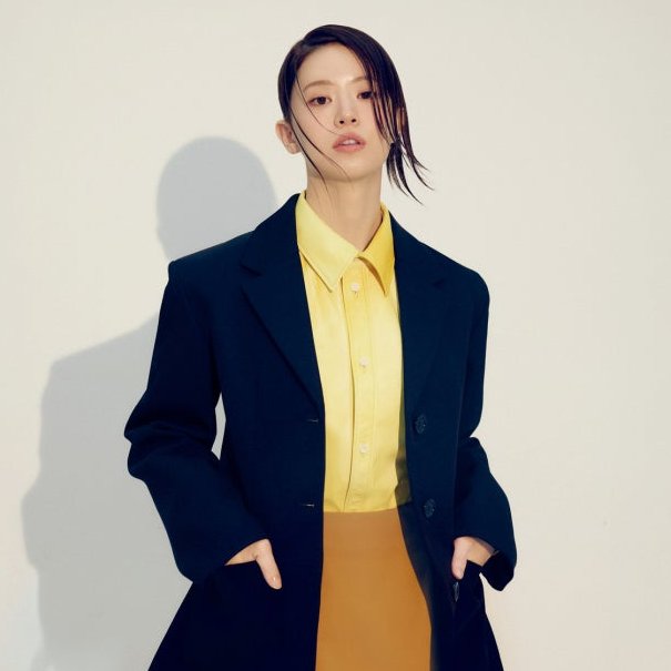 KDramaHandle's tweet image. #JeonSoYoung revealed she won her role in #Honour through a tough audition, where fearless “guts” were key. She brought it to life through her gaze, adding bold intensity.

She shared that constantly analyzing the character felt like “conquering challenges” during the process