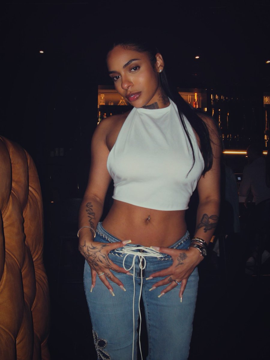 MOODYGIRL tweet media