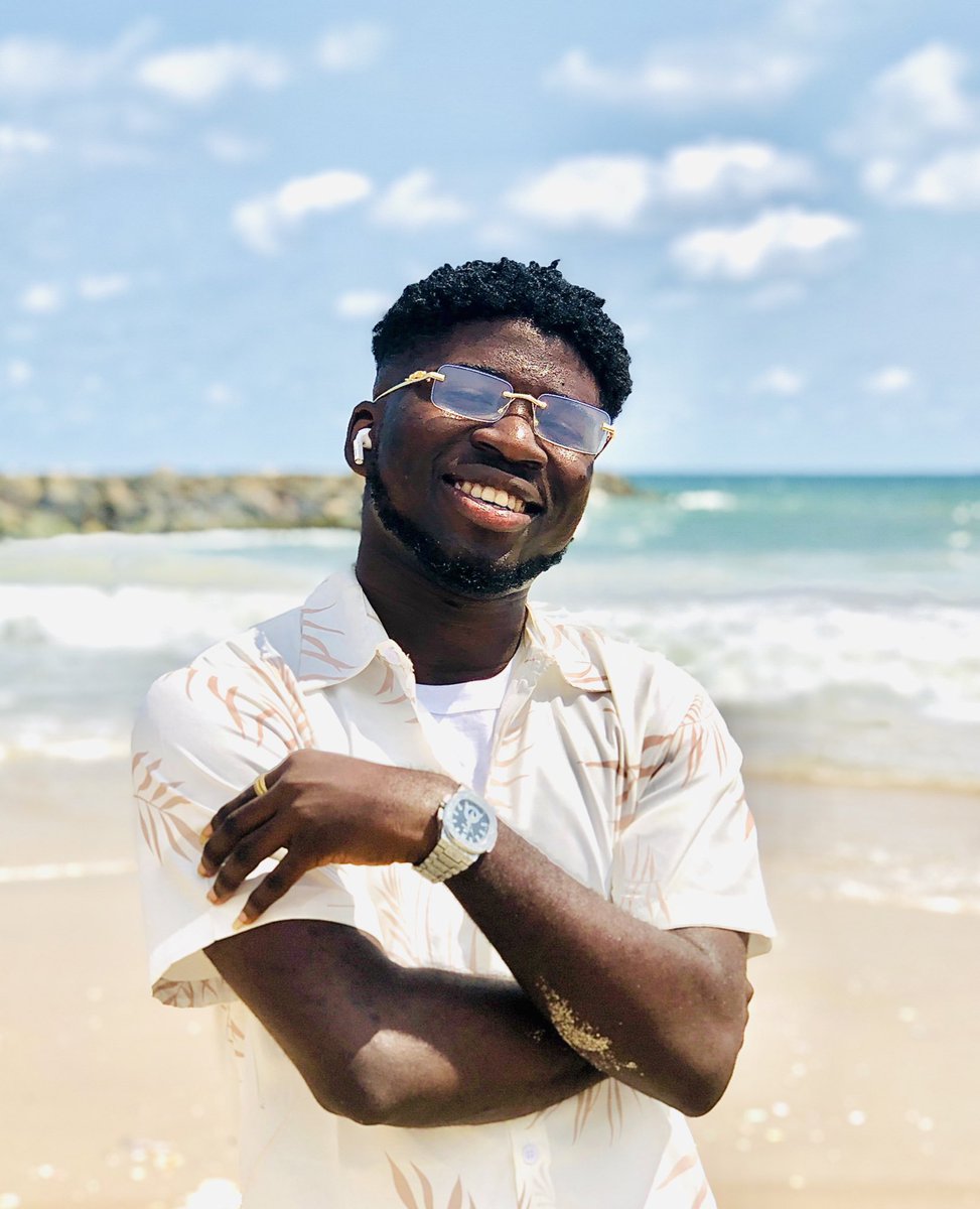 24hrsPerson's tweet photo. Cheers 🥂 to me🥳,  +1 Today🎉🎊 https://t.co/uMZT1nyh9H