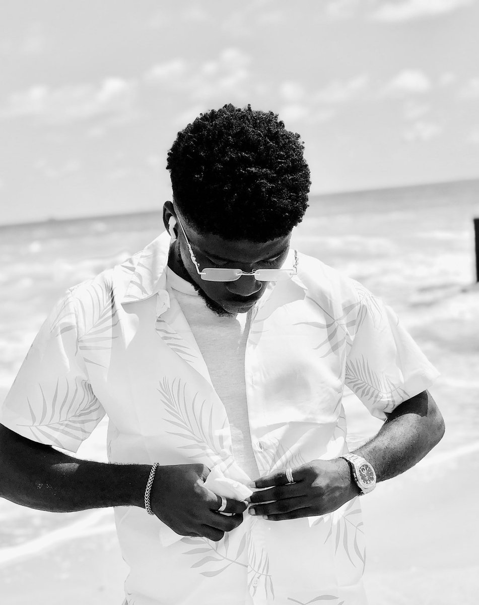24hrsPerson's tweet photo. Cheers 🥂 to me🥳,  +1 Today🎉🎊 https://t.co/uMZT1nyh9H