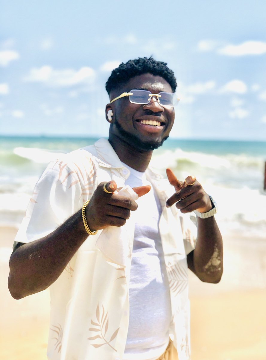24hrsPerson's tweet photo. Cheers 🥂 to me🥳,  +1 Today🎉🎊 https://t.co/uMZT1nyh9H