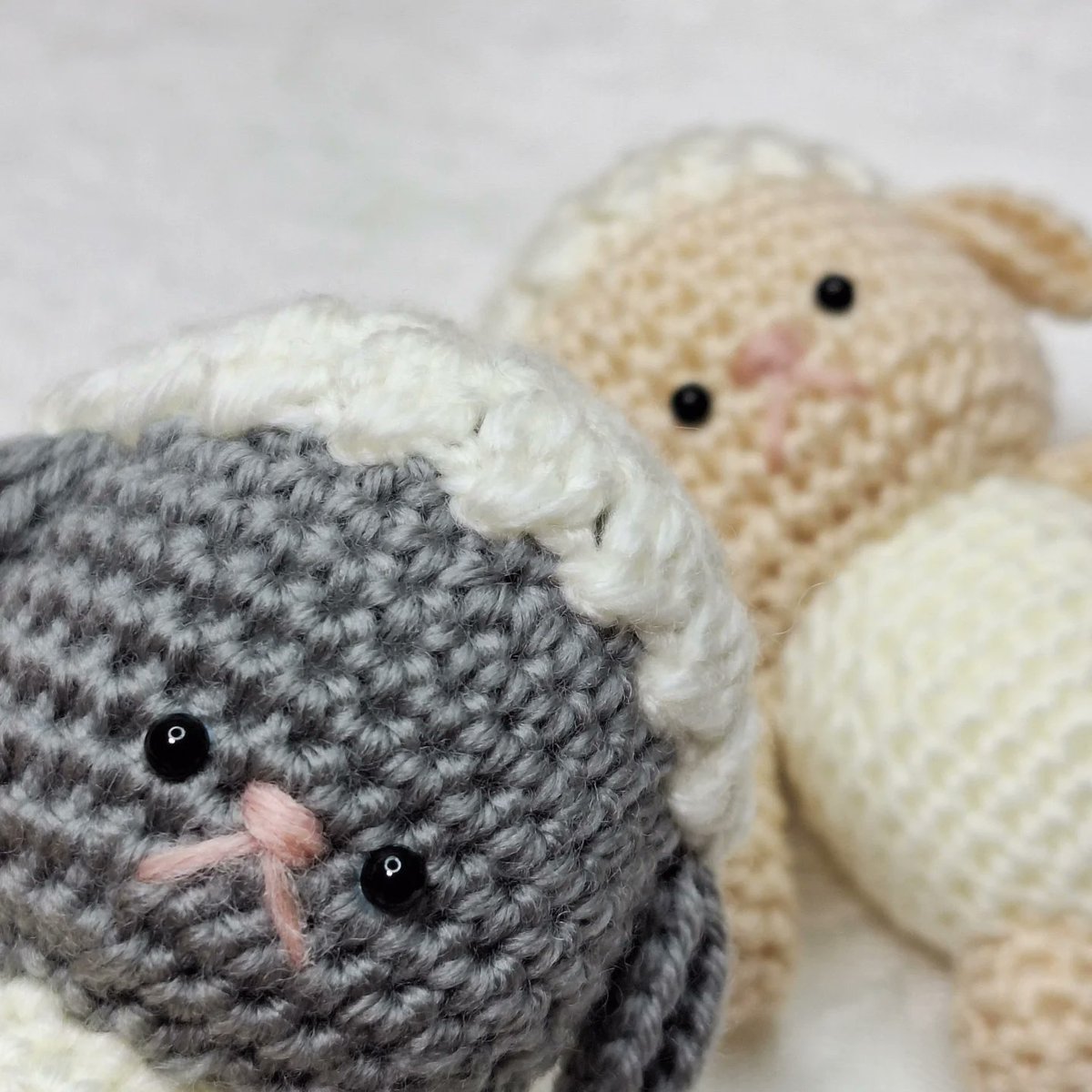 Mito_desuna's tweet photo. つぶらな瞳のひつじさん🐑

 #あみぐるみ  #ぬいぐるみ  #編み物 
 #ハンドメイド  #ぬい撮り https://t.co/KtWhdjPoqg