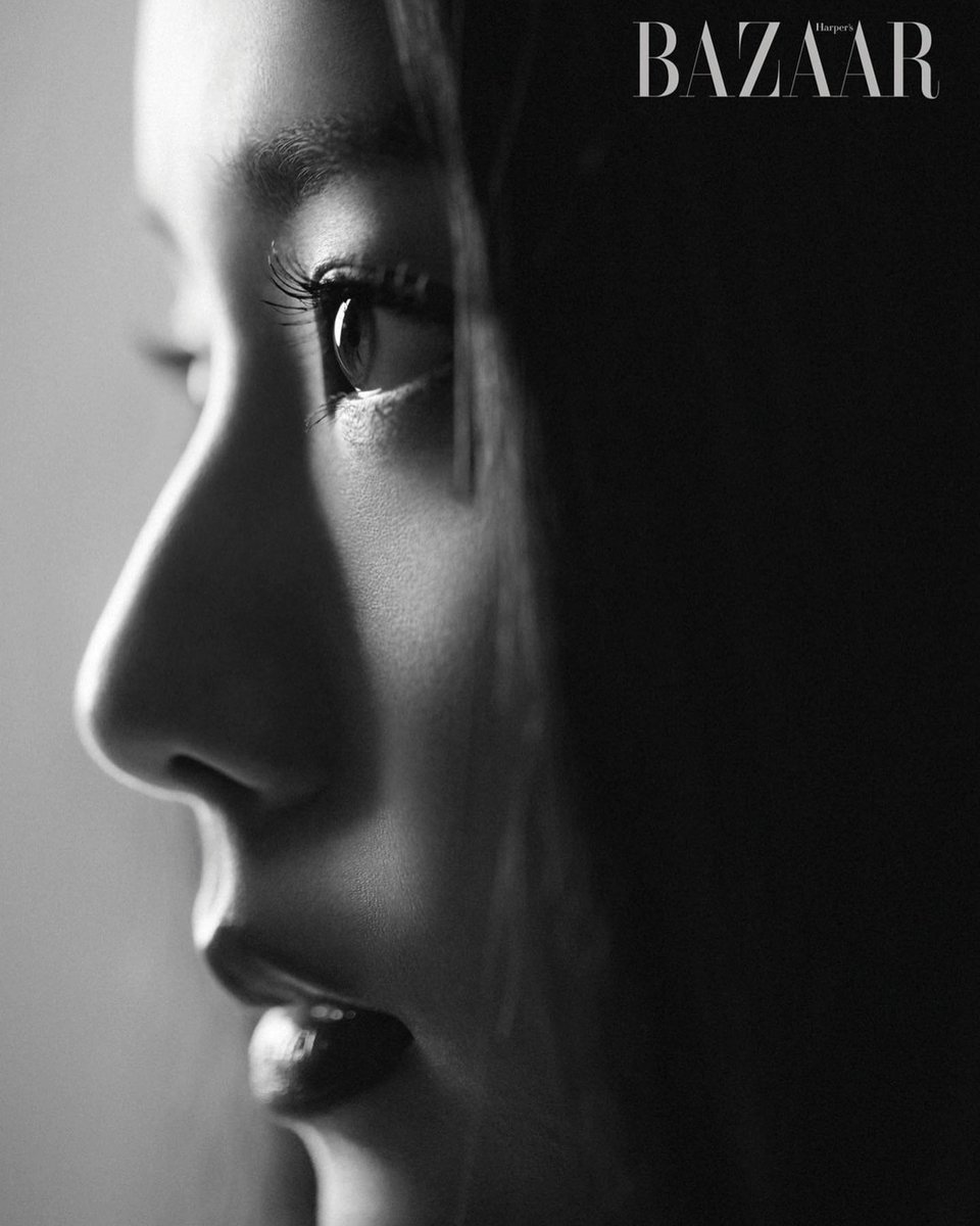 spinorbinmusic's tweet image. 🖼️✨ Jisoo is featured in the photography exhibition ‘The Shining Faces: Icon To Us’ in South Korea—showcasing stunning portraits by top photographers. 

A true visual icon! 💫 #JISOO #Exhibition #KPopVisual