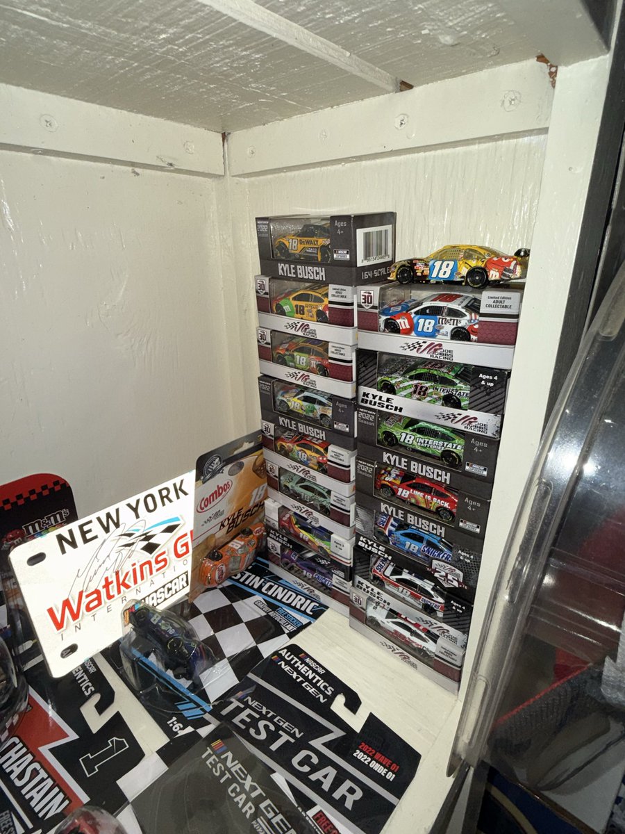 StephenGaul1's tweet photo. @DirtyMoMedia @Lionel_Racing @DaleJr 1:64 variety and customs https://t.co/nMI2NC0h9E