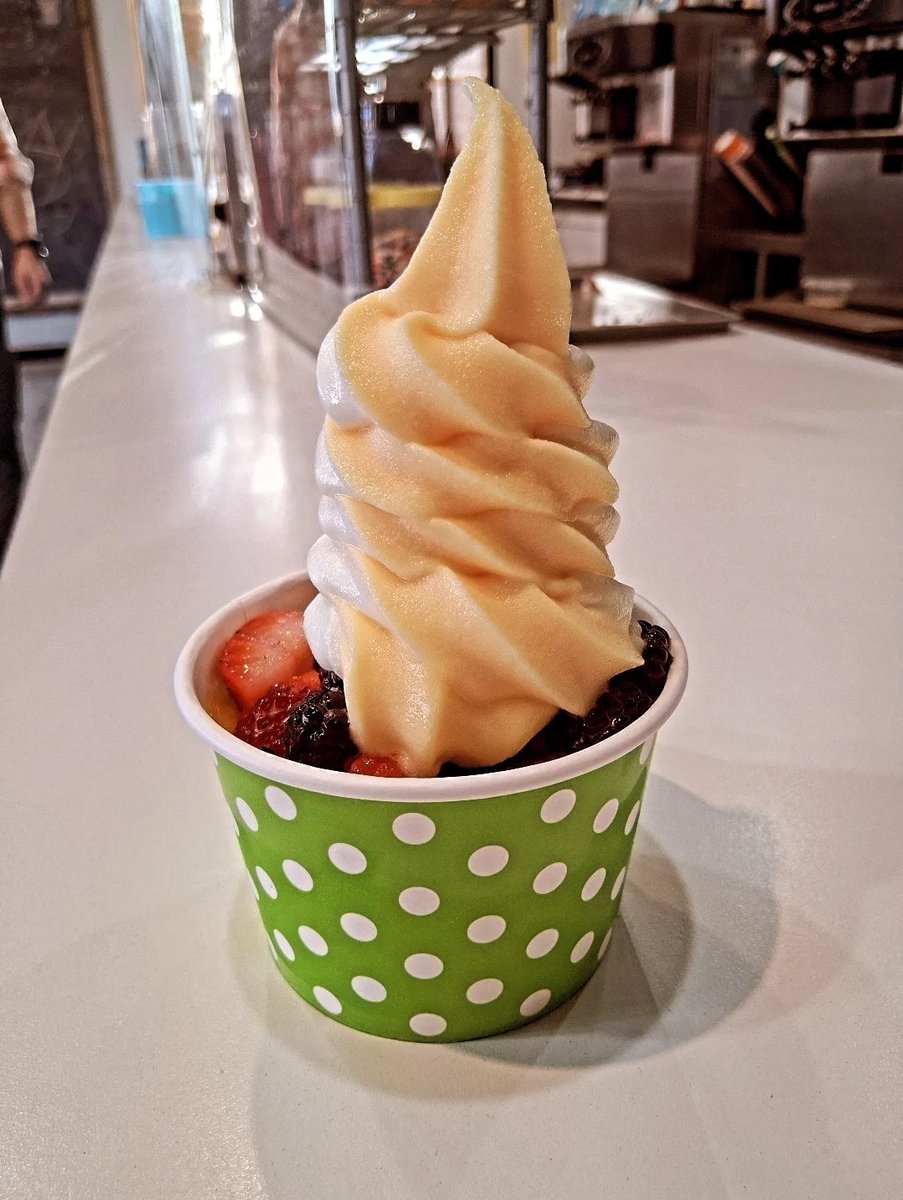 shaindelr's tweet photo. Mango Sunrise Sorbet swirled with Original Tart with coconut, almonds, granola, peaches, strawberries, raspberries, and blueberries 💗 #froyofriday https://t.co/x4BrtklOWX