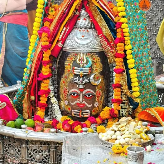 Prem44325040's tweet photo. 🙏🌹*Jai Shree Mahakal*🌹🙏
*श्री महाकालेश्वर ज्योतिर्लिंग का भस्म आरती शृंगार दर्शन*
*28-03-2026 कण-कण में महादेव* https://t.co/BcIo4olgxH