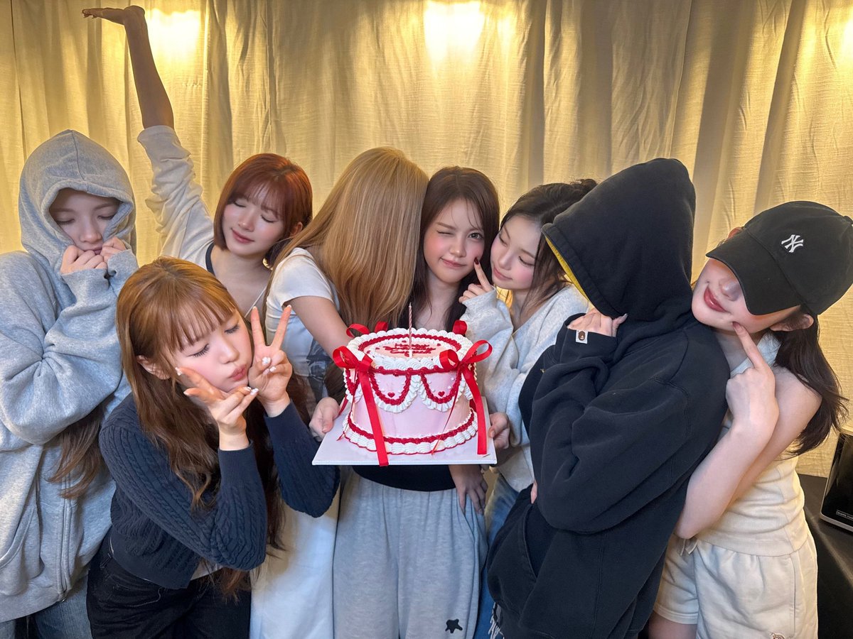 new age has been reached. achieved gracefully with so much fight, sweat, and love along with it. happiest birthday, 𝖼𝖺𝗋𝗆𝖾𝗇 unnie. thank you for being our best, best, funny_comedic unnie for 𝗁𝖾𝖺𝗋𝗍𝗌𝟤𝗁𝖾𝖺𝗋𝗍𝗌. love you lots. lots and lots. ❤️