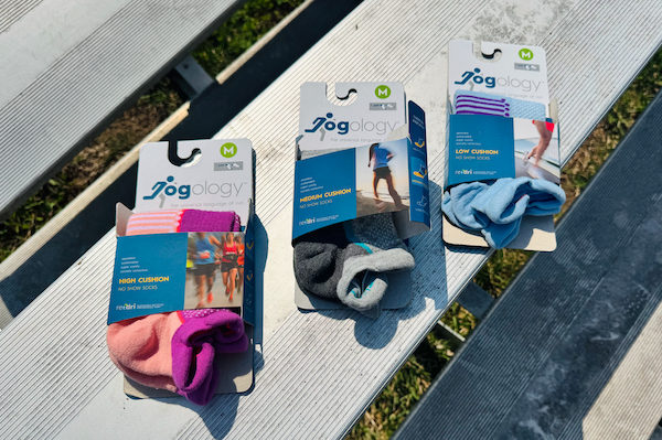 Youthrunner's tweet image. Socks make or break a run — find out why Jogology's running socks "go the distance" in this #YouthRunner review 🧦🏃‍♀️ Tell us: what's your must-have sock feature? #productreview #runninggear #Jogology  youthrunner.com/news/story/jog…