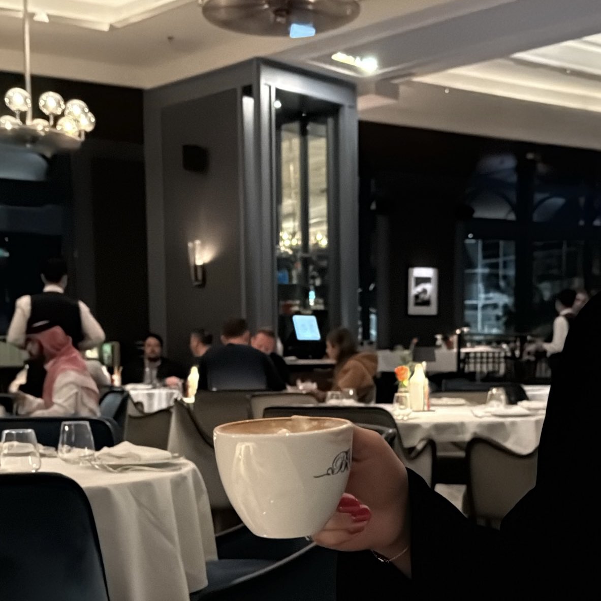 _Dark7_'s tweet photo. للسوالف مع بعض المخاليق لذه
كأنه يذوقك الحلا ثم - يقهويك ❣️ https://t.co/Bf0E6DVe14