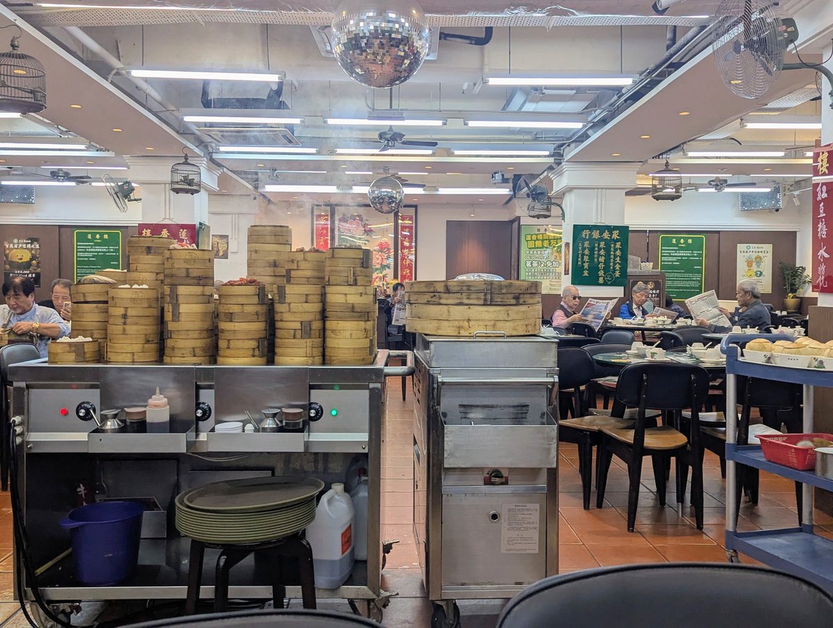 からすま tweet media