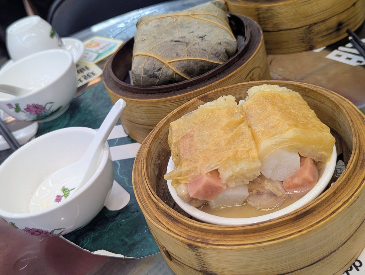 からすま tweet media