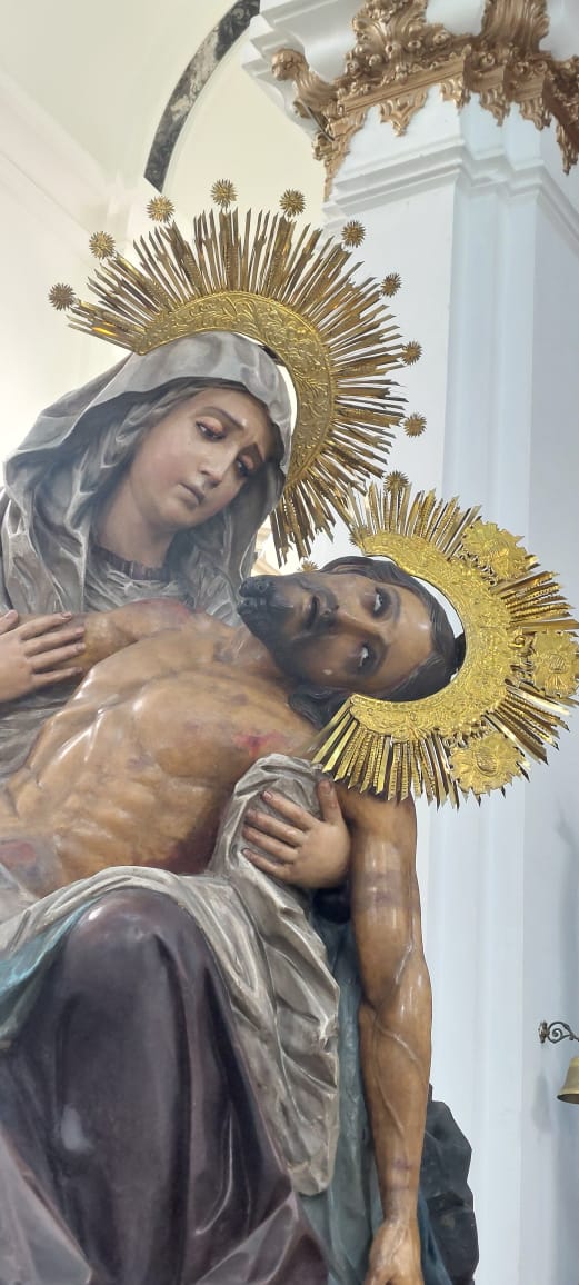 CapuchinasM's tweet photo. A mí me dijo Gabriel
que el Señor era conmigo,
y me dejó sin abrigo
más amarga que la hiel.
Díjome que era bendita
entre todas las nacidas,
y soy de las doloridas
la más triste y afligida.
#cuaresma2026 @Caputxines_MDP https://t.co/AV01qdTOo0