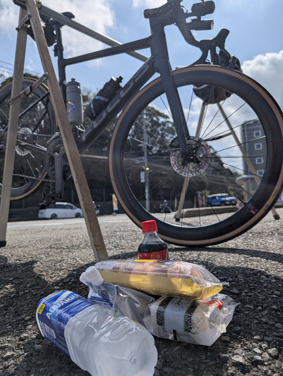 カナパン tweet media