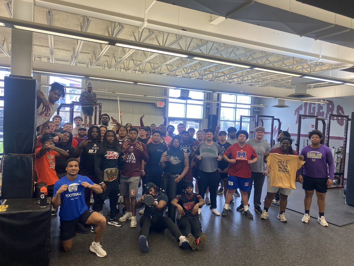 CvilleTigersFB's tweet photo. Repping our roots 🔥🔨

@grayson_fb
@bryanstationfb
@RHS_WarriorsFB
@FCFlyerFootball
@PCHS_Firebirds
@JPIIKnightsFB
@ParkviewFB
@StXTigersFB
@LaVergne_FB
@SGHSAthletics
@GoNewAlbany
@MCFootballCoach
@Newtonboyz_Rams
@StewartsCreekFB
@GHSWaveFootball
@MeadeFB
@TrinityHSFB https://t.co/HybHJLg9VF