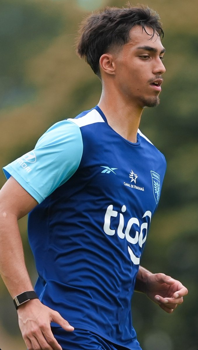 Me sorprende ver un momento, de viejos ridículos, criticando y atacando a un muchachito de 19 años y su primer partido clase A , con la selección, un muchachito que fácil puede ser su hijo y hasta su sobrino.

Pero adivinen, Martín Wilhelm Krug es el futuro de Panamá.