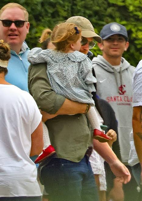 TheRoyalTea tweet media