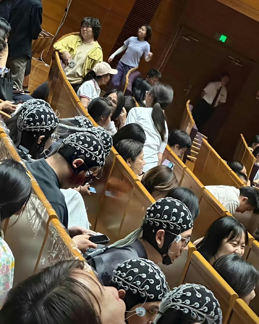 说是北大的，这戴的是什么