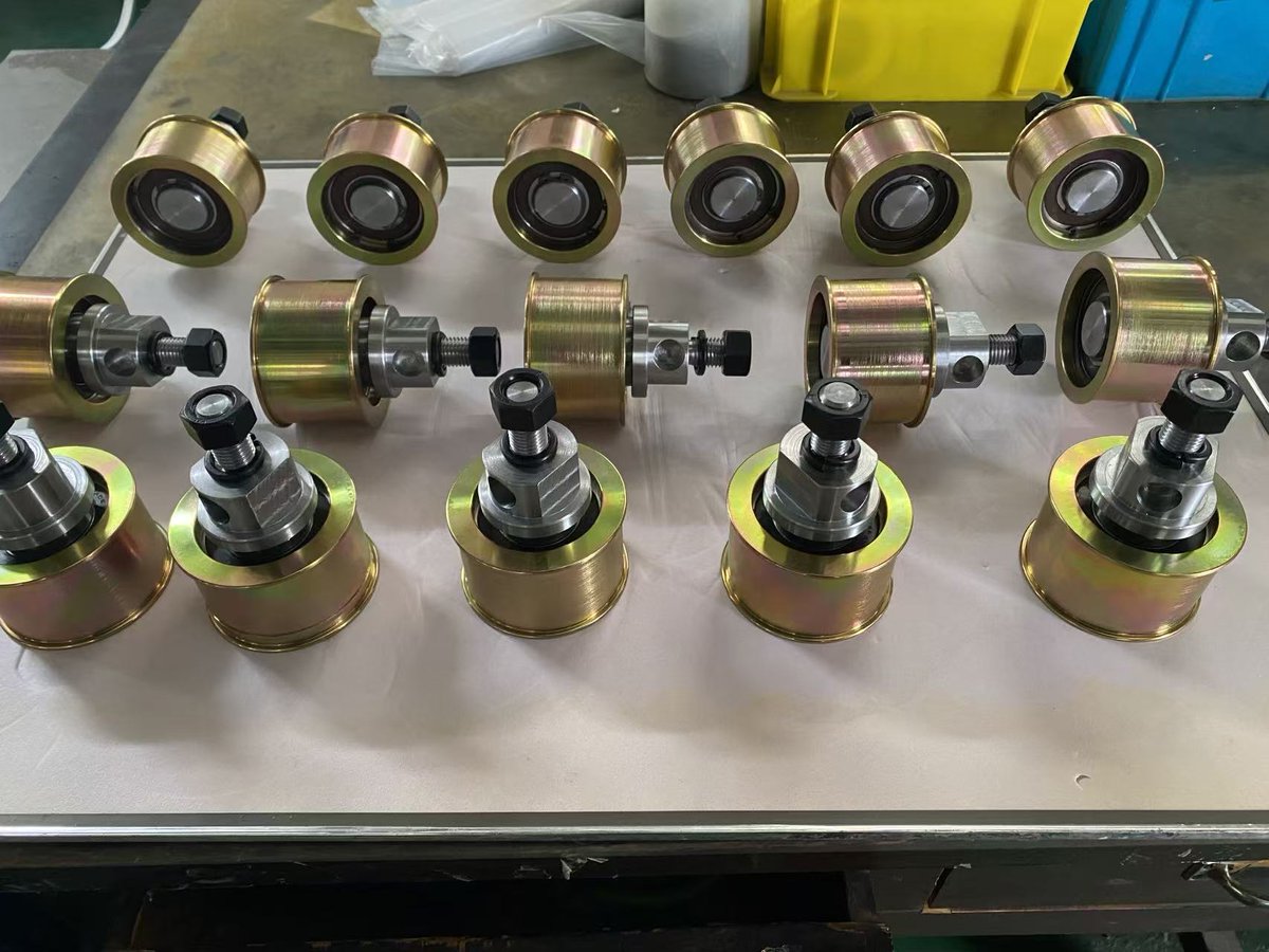 Bus Magnetic Clutch for Bitzer/Bock compressors. JJQY Bus AC Magnetic Clutches Manufacturing since 2002. Sean/+86 18770921185 / sean@qiyuanautoparts.com qiyuanautoparts.com