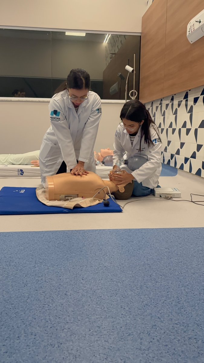 jenn_fp's tweet photo. A minha vida durante esses dias 🥹🙏🏻❤️🆘🚑👩🏻‍⚕️ https://t.co/HSy8sngJkJ